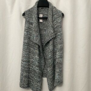 NWT Sleeveless Sweater Shawl - Size Medium